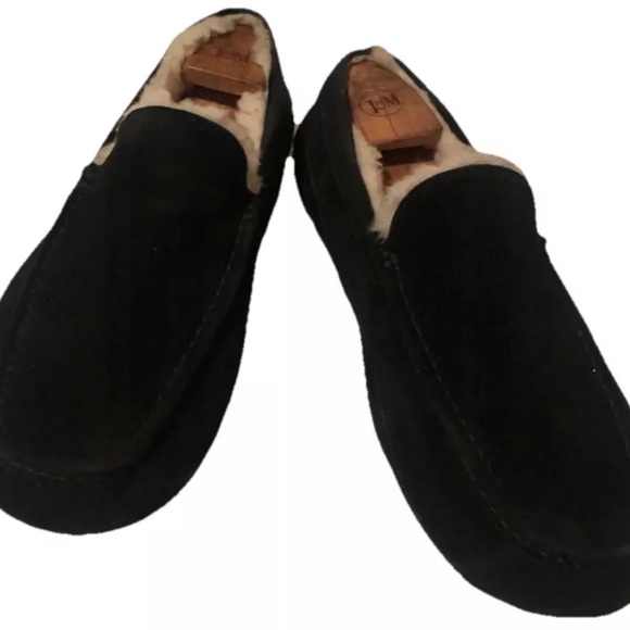 UGG Ascot Men\'s Size 11 Black Suede Slippers Pre-loved Great Condition! main image 4